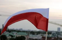 Elbląg: Ukrainiec wyrwał i znieważył polską flagę z Ronda Obrońców Birczy....