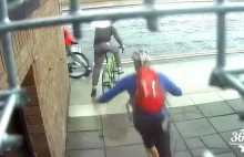 Zostawił rower na 17 sekund - musiał walczyć o niego ze złodziejami