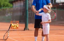 Lekcje tenisa na WF-ie: bezpłatny sprzęt dla szkół i szkolenia dla...