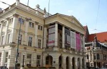 Wrocław: 120 milionów za remont opery i zasłaniają ją reklamą...