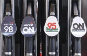 Polacy nieświadomie wyrzucają pieniądze w błoto - o benzynie 98 słów kilka.