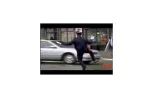 Tańczący policjant kieruje ruchem