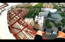 Polak wspiął się na 100-metrowy wieżowiec w Barcelonie