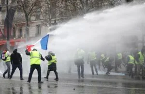Macron gazuje protestujących na ulicach Paryża #WeFrancjiStabilnie