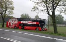 Wypadek Polskiego Busa i osobówki. Nie żyje kierowca.