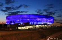 Wrocławski stadion w końcu świeci jak chiński lampion.