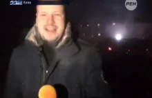 Rosyjski reporter podczas relacji na żywo dostaje niemiłą niespodziankę...