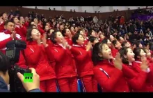 Czirliderki z Korei Północnej dodające otuchy zawodnikom olimpiady w PJONG-CHANG