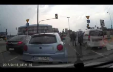 Potrącenie samochodu przez pieszego.