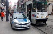 Policjanci też się zapominają: przyblokowali tramwaj w centrum Katowic