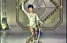 Lilly Yokoi, balerina na rowerze.