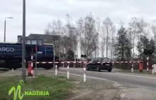 Blisko tragedii na przejeździe kolejowym w Wygodzie! [VIDEO