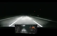 Ciekawy test zasięgu Tesla Model X P90D przy 200 km/h.