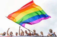 „Osoby homoseksualne są bezproduktywne i nie powinny być wspierane.”...