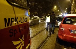 Laska zaparkowała tak że na 1,5 godz. zablokowała tramwaje w centrum Łodzi!