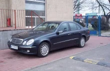 Porzucił mercedesa z 2004 roku. Bo zepsuła się skrzynia biegów.