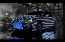Lexus  pokryty 41999 LED-ów .