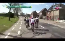 Samochód serwisowy potrąca kolarza podczas Ronde Van Vlaanderen 2015