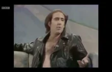 Nakoksowany Nicolas Cage udziela wywiadu w 1990 roku