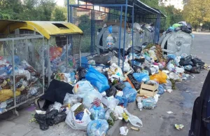 W niektórych dzielnicach Lwowa śmiecie nie wywożą od tygodnia