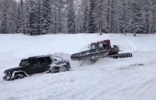 Mercedes G63 6x6 zakopany w śniegu