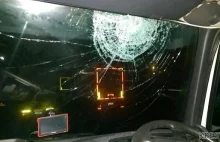 Calais: migranci atakują ciężarówki kawałkami betonu i urządzają zasadzki