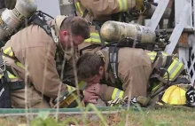 Strażak uratował psa z płonącego domu i zrobił mu sztuczne oddychanie