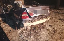 Drzewo w BMW, 22-latek zmarł na miejscu.