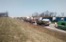 Wypadek pojazdów armii amerykańskiej na A4 [FOTO]