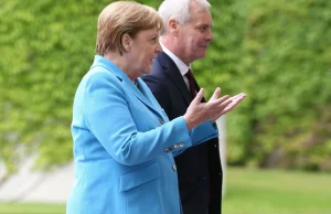 Roztrzęsiona Angela Merkel. Trzeci raz w ciągu miesiąca [WIDEO]