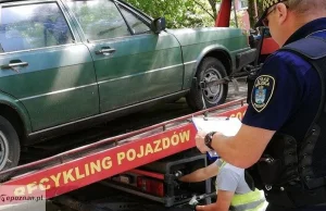 'Uwalnianie' miejsc parkingowych: w 2018 roku z ulic zniknęło ponad 1200 wraków