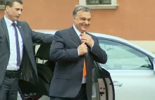 Premier Węgier zobaczył Tuska i... zaczął się śmiać