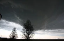 Rotacja chmury stropowej w Illnois, USA 15.03.2016