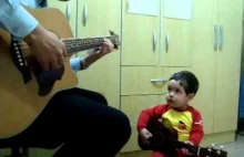 'Don't Let Me Down' w wykonaniu 2-letniego chłopca i jego ojca.