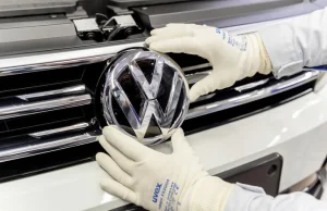 Volkswagen zmienia logo. Pokaże je podczas salonu samochodowego we...