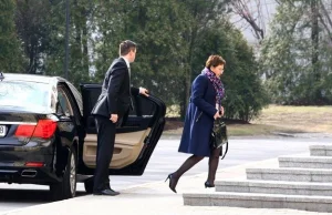 Krayzys?! jaki kryzys - Kancelaria Sejmu kupuje nowe limuzyny dla posłów!