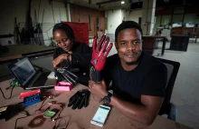 25-latek z Kenii stworzył rękawice, które konwertują język migowy na mowę