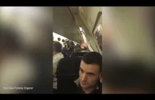 Czterech pasażerów pobiło się na pokładzie samolotu. Chcieli otworzyć drzwi.