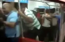 Tak się wsiada do metra w Wenezueli..