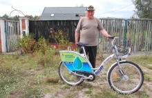 Znalazł w lesie rower Veturilo i ma problem