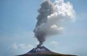 Nagły wzrost aktywności wulkanu Anak Krakatau. Czujniki sejsmiczne szaleją