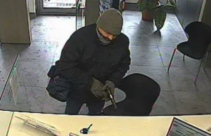 Ten mężczyzna napadł na bank w Żukowie. Rozpoznajesz go?