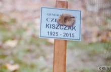 „Gnój na tabliczce na grobie Kiszczaka”