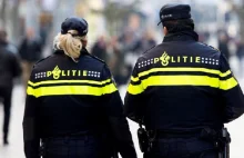 Holenderscy policjanci obawiają się zarażenia chorobami od imigrantów....