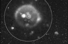 Sonda Juno fotografuje erupcje wulkaniczne na powierzchni Io.
