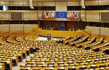 Przez upór Francji europarlament generuje tysiące dodatkowych ton CO2. Co...