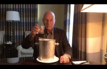 Patrick Stewart i jego Ice Bucket Challenge.