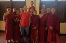 Historia o tym jak zamieszkałem z mnichami w buddyjskim klasztorze