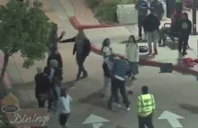 Grupa nastolatków zaatakowała policjanta. Nagranie z monitoringu.