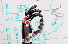 DARPA stworzyła protetyczną rękę która pozwala czuć obiekty